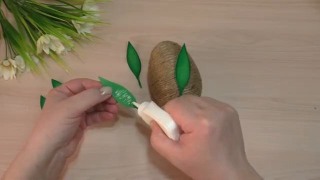 ПАСХАЛЬНЫЕ ПОДЕЛКИ своими руками /ДЕКОРАТИВНОЕ ПАСХАЛЬНОЕ ЯЙЦО из джута и бусин/ИДЕИ ПОДЕЛОК DIY смотреть онлайн