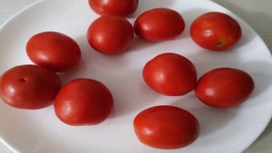 Закусочные фаршированые помидоры