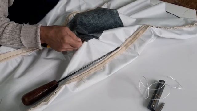 Перетяжка кресел! Запоролонили кресло, продеваем утяжки и примеряем чехол! Оренбург, тел:8987792000