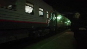 ЭП1М-051 с пассажирским поездом №679 Владикавказ-Адлер прибывает на станцию Невинномысск