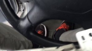 Снятие щитка приборов в Mitsubishi Lancer 9 и замена лампы одометра
