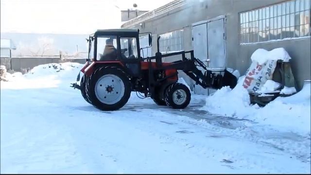 Фронтальный погрузчик. Работа ковшом. смотреть онлайн
