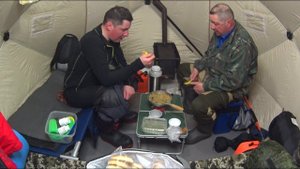 Зимняя рыбалка с ночевкой в палатке с комфортом.Ловля Судака на жерлицы.Ночевка в палатке в минус 30