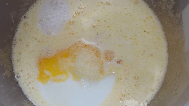 Пышный кекс с грецкими орехами в мультиварке