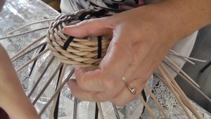 Круглый абажур из газетных трубочек. Мастер-класс