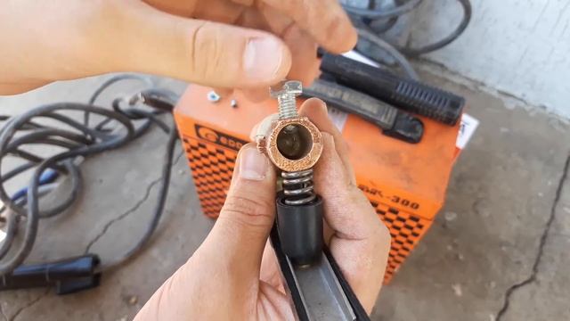 Меняем электрододержатель на сварочном инверторе.