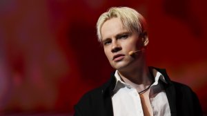 «Невольно полились слезы»: SHAMAN рассказал о съемках клипа на песню «Мама»