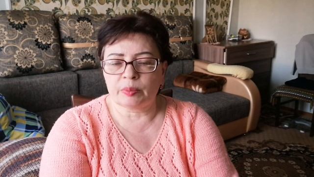 Кормлю своих родных вкусняшками. Вяжу новый проект. смотреть онлайн