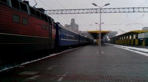 Отправление ЧС4т-601 с поездом Минск - Брест