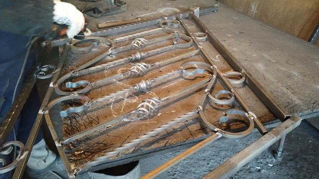 Коване перило на прохідні сходи.Wrought iron railing on the stairs Все просто ручна ковка смотреть онлайн