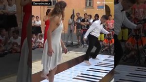 Игра ногами на пианино