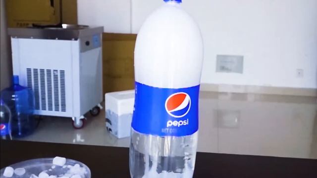 Dry ice experiment,how to make a perfect smoke with dry ice? Do Not Put DRY ICE In Water Bottle! смотреть онлайн