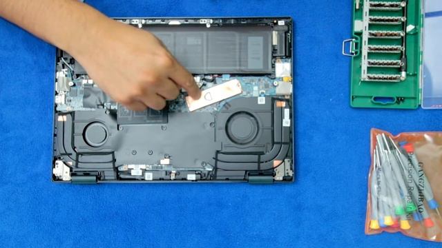 Inspiron 16 Plus 7620 | Look Inside | What Can You Upgrade смотреть онлайн