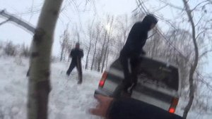 Nissan Terrano езда по снежному бездорожью.