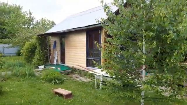 Капитальный ремонт летней кухни на даче. Установка большого окна и отделка стены блок-хаусом. Обзор смотреть онлайн