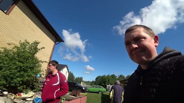 В гостях у хозяина интересных москвичей. Покупка и извлечение ИЖ Комби с края обрыва. смотреть онлайн