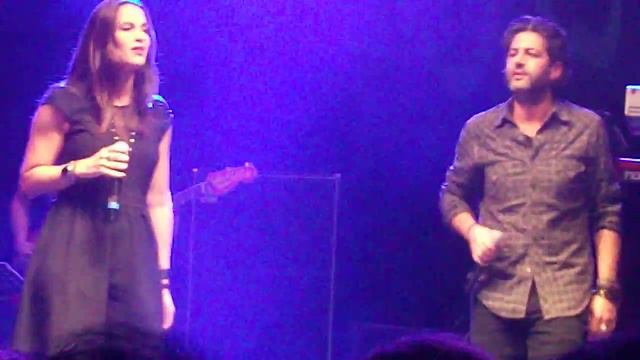 Elisa Tovati & John Mamann - Il Nous Faut (Live @Foot Concert 2013) смотреть онлайн