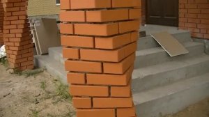 Необычные колонны из кирпича
