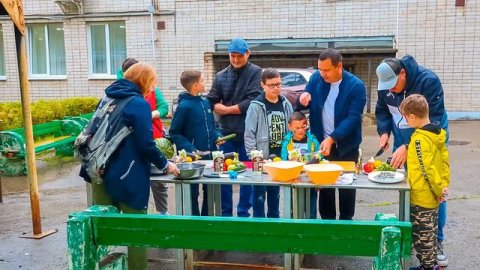 Камазовцы вместе с детьми выехали на базу отдыха отметить День знаний