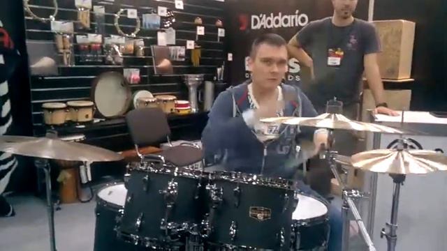 Я не барабанщик, просто немного умею играть смотреть онлайн