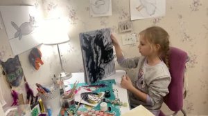 Алиса РИСУЕТ, рассказывает СТИХ и ПОКАЗЫВАЕТ СВОИХ ПОПУГАЕВ ! Чем Алиса занимается на каникулах!