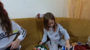 ПОТЕРЯННАЯ ПОСЫЛКА с Китая. Открываем подарки от бабушки и дедушки. DiLi Play Vlog