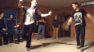 Русская пляска под гармонь в Московском баре.