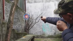 Skilled Craftsman Create Masterpiece - DIY Roller Slingshot(Роликовая рогатка своими руками)