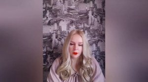 Мужчина то появляется, то пропадает. Мужчина появляется и исчезает.