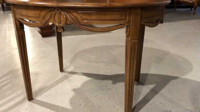 Антикварный журнальный столик из красного дерева смотреть онлайн