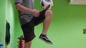 3 ОЧЕНЬ ПРОСТЫХ ТРЮКА С МЯЧОМ // ФУТБОЛЬНЫЙ ФРИСТАЙЛ ОБУЧЕНИЕ