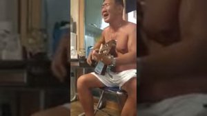 Казах зажигает на гитаре
