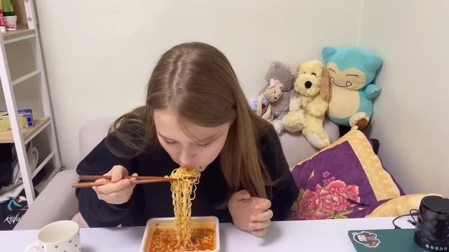 러시아에서 50억개 팔렸다는 한국 컵라면 원본을 맛 본 러시아 아내의 반응【국제커플 | 한러커플】