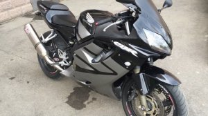 Honda CBR600F4i Walk around (sport)