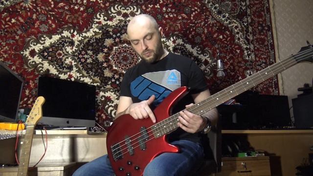 Китайская бас-гитара за 3500 р.
