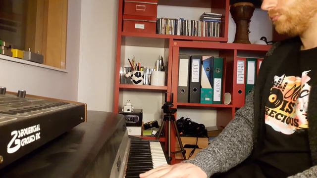 Improvising on my Fender Rhodes with a nice Nu Soul Beat смотреть онлайн