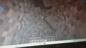 Школьник снимает летс-плей на телефон