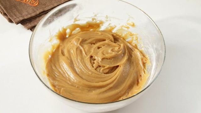 Карамельный пирог с орехами