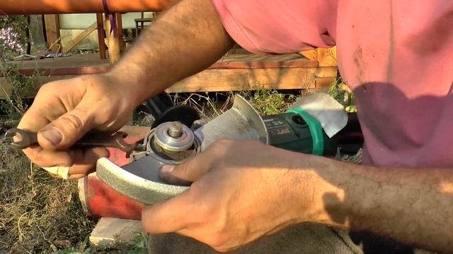 Как ПРАВИЛЬНО резать БОЛГАРКОЙ искрами НА СЕБЯ или искрами ОТ СЕБЯ смотреть онлайн