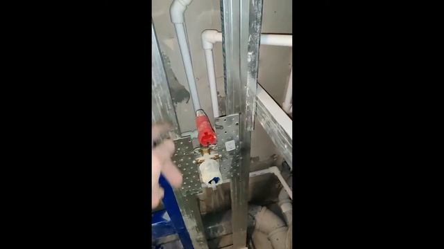 Опрессовка системы водоснабжения в квартире давлением в 1,5 раза превышающим рабочее. смотреть онлайн