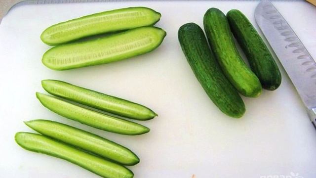 Малосольные огурцы с рассолом