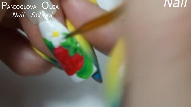 Летний маникюр  2022 рисуем клубнику на ногтях.