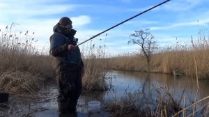 РЫБАЛКА НА ПОПЛАВОК НА МИКРОРЕЧКЕ В ЯНВАРЕ.