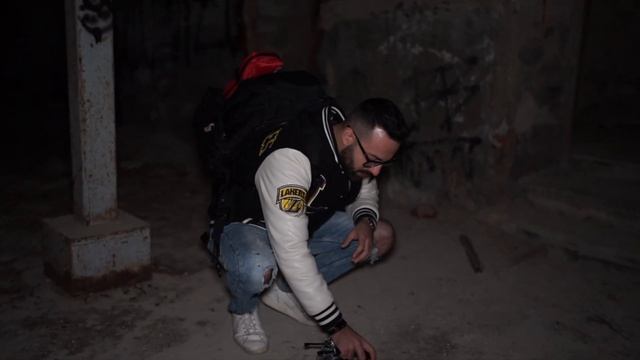 ATTACCATI DAI CALABRONI **VIVIAMO UN INCUBO** смотреть онлайн