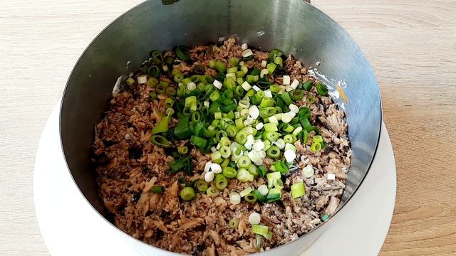 Вкусный Слоеный Салат со Шпротами