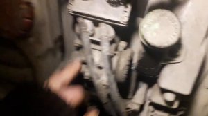 главный тормозной шипит.