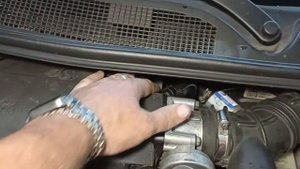 устранение крякания клапана вентиляции карьерных газов Рено Меган 2