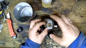 Как приготовить эпоксидную смолу и не перемазаться