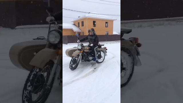 Дрифтим на советском мото (мотоцикл Урал ИМЗ 8.103-10) #uralmotorcycles #uralmoto