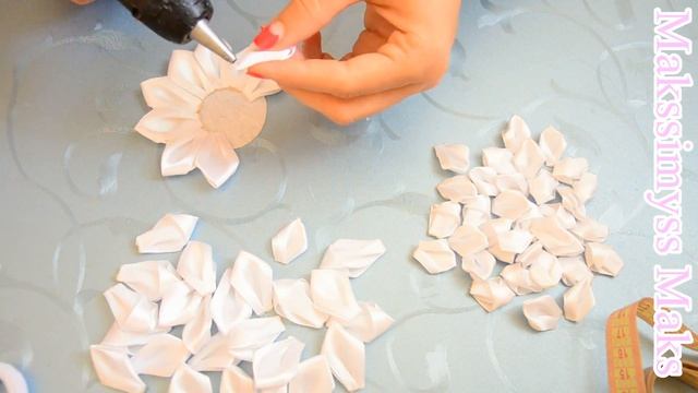 РЕЗИНКА для волос СВОИМИ РУКАМИ /РЕЗИНКА из атласных лент ЦВЕТЫ